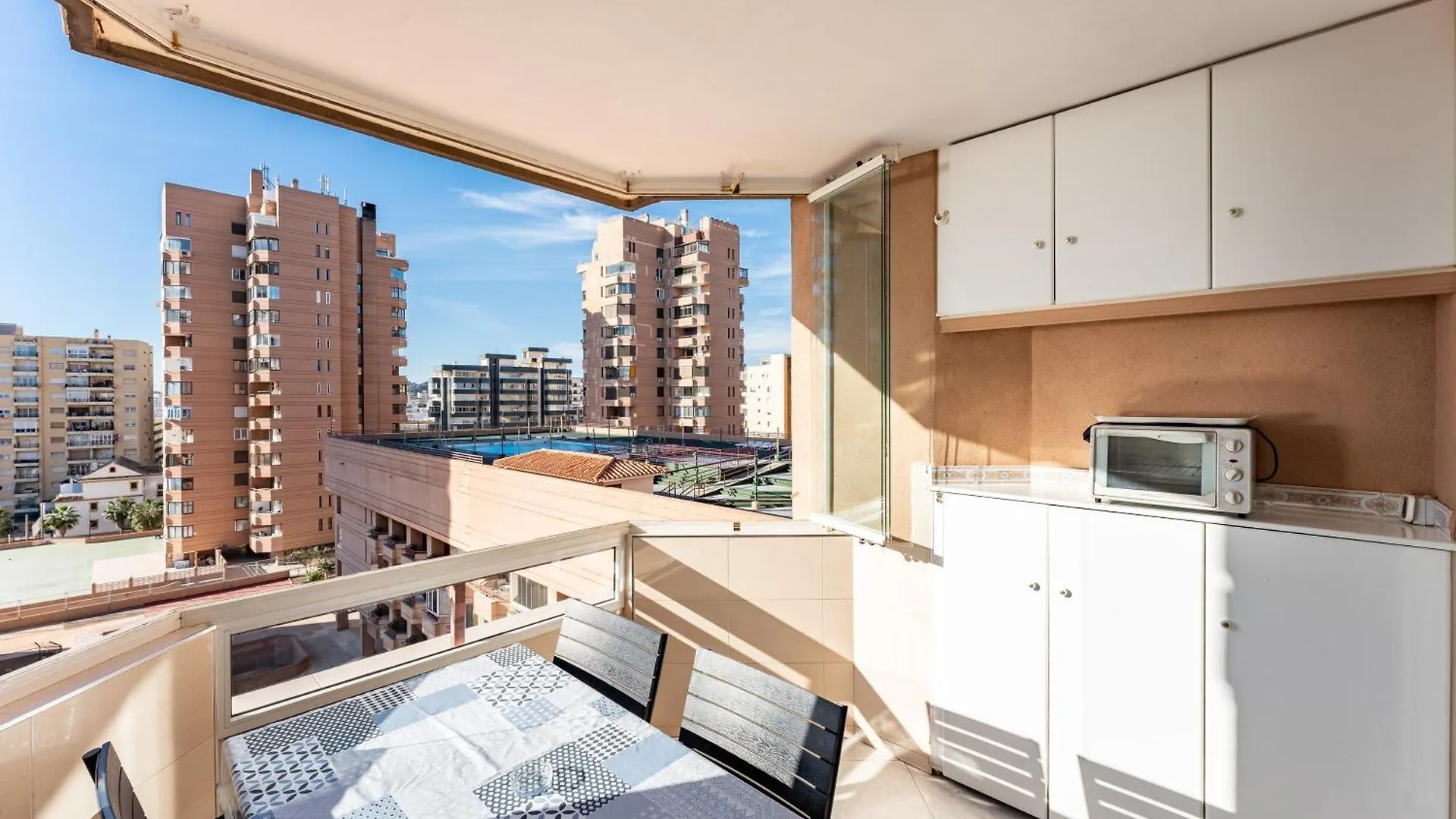 Sunny Studio With Seaview Fuengirola 0*,